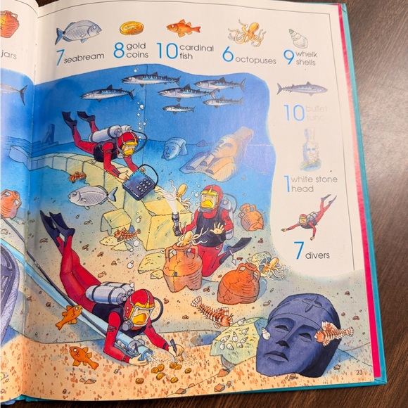Usborne 1001 Things to Spot in the Sea Book - Picture 3 of 5